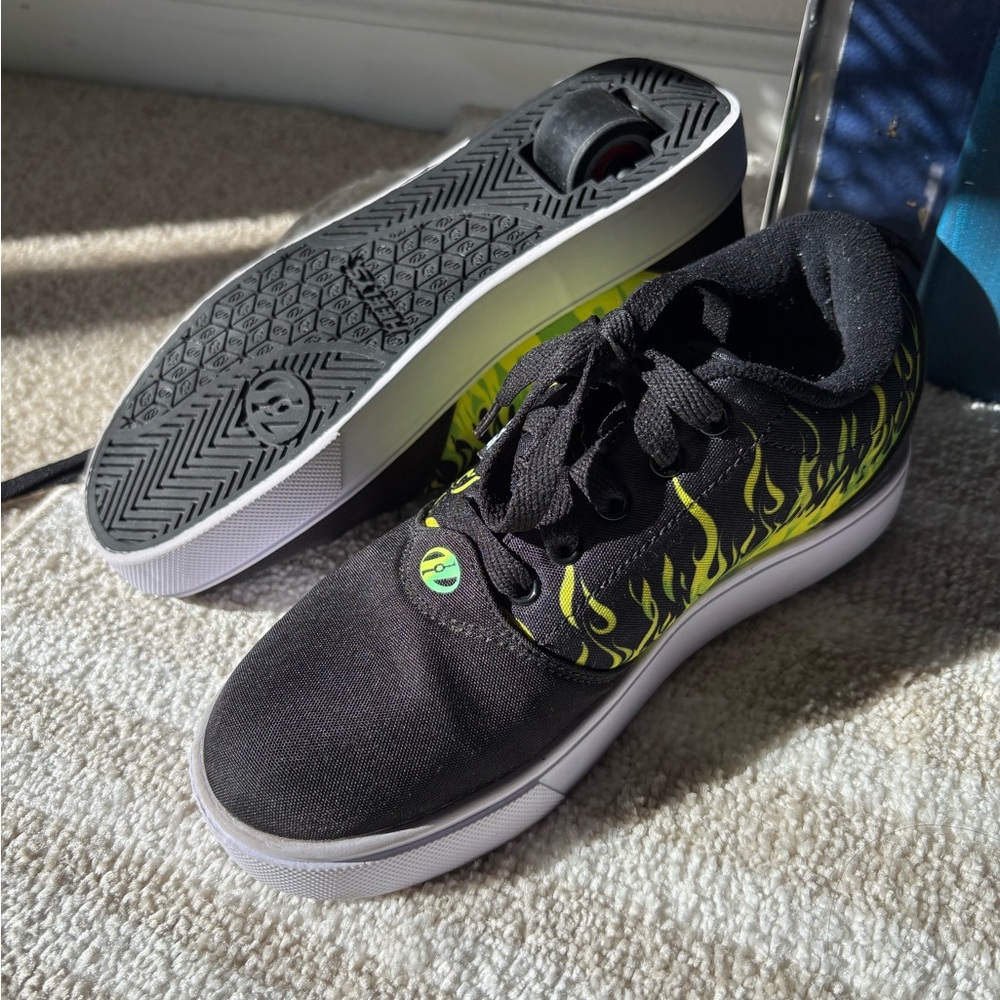 Heelys Black Shoes with Vibrant Green Flames with WHEELS Sz 5 - Picture 9 of 11